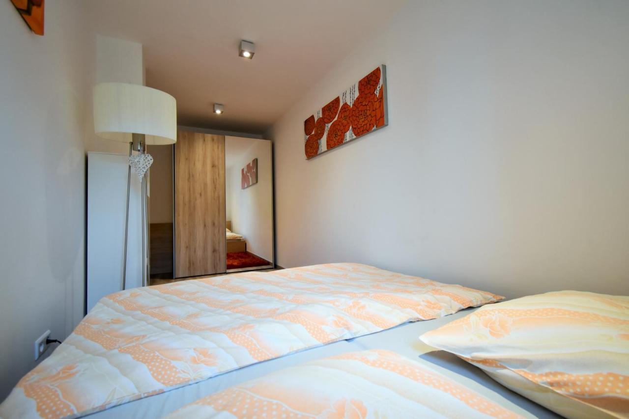 Dalibor Ii With Private Entrance And Private Garage Apartment